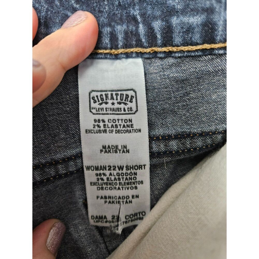 Levi Mid Rise Boot Cut 22 Short - Picture 3 of 4